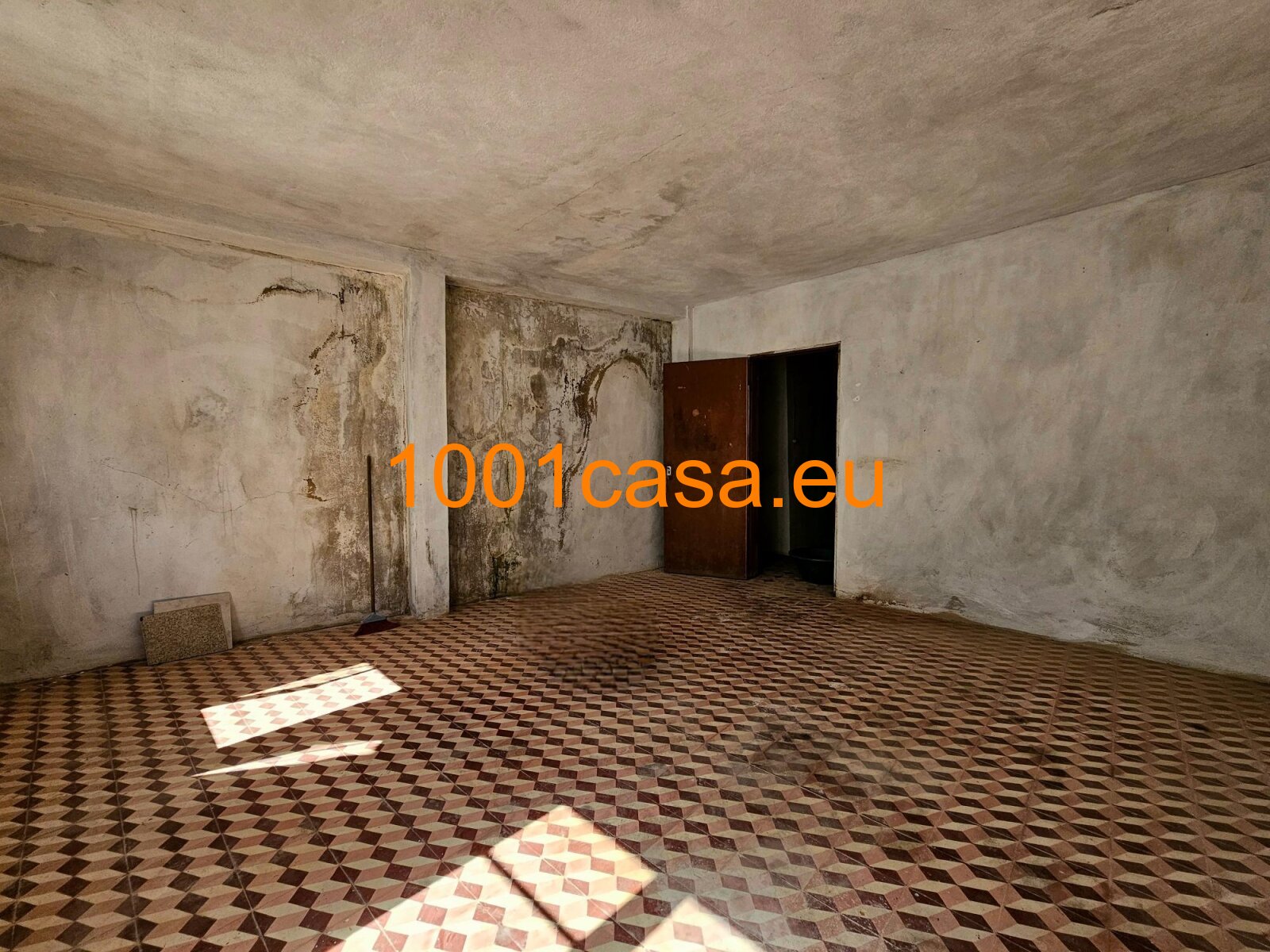 Algarve - Stadthaus in Estoi zum renovieren zu verkaufen