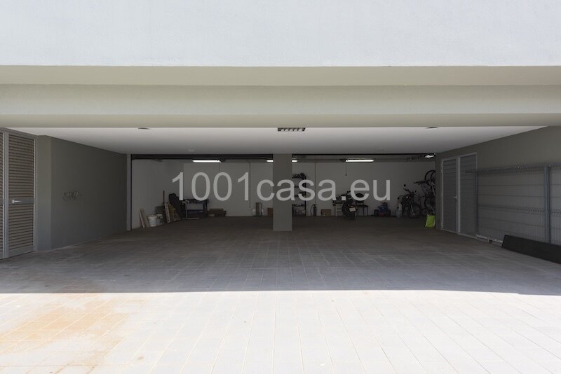 Modernes Design trifft Küstennähe: Luxus-Refugium nahe Praia do Vau mit solarbeheiztem Pool