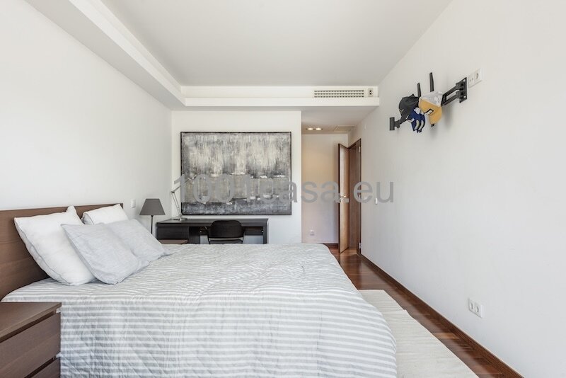 Modernes Design trifft Küstennähe: Luxus-Refugium nahe Praia do Vau mit solarbeheiztem Pool