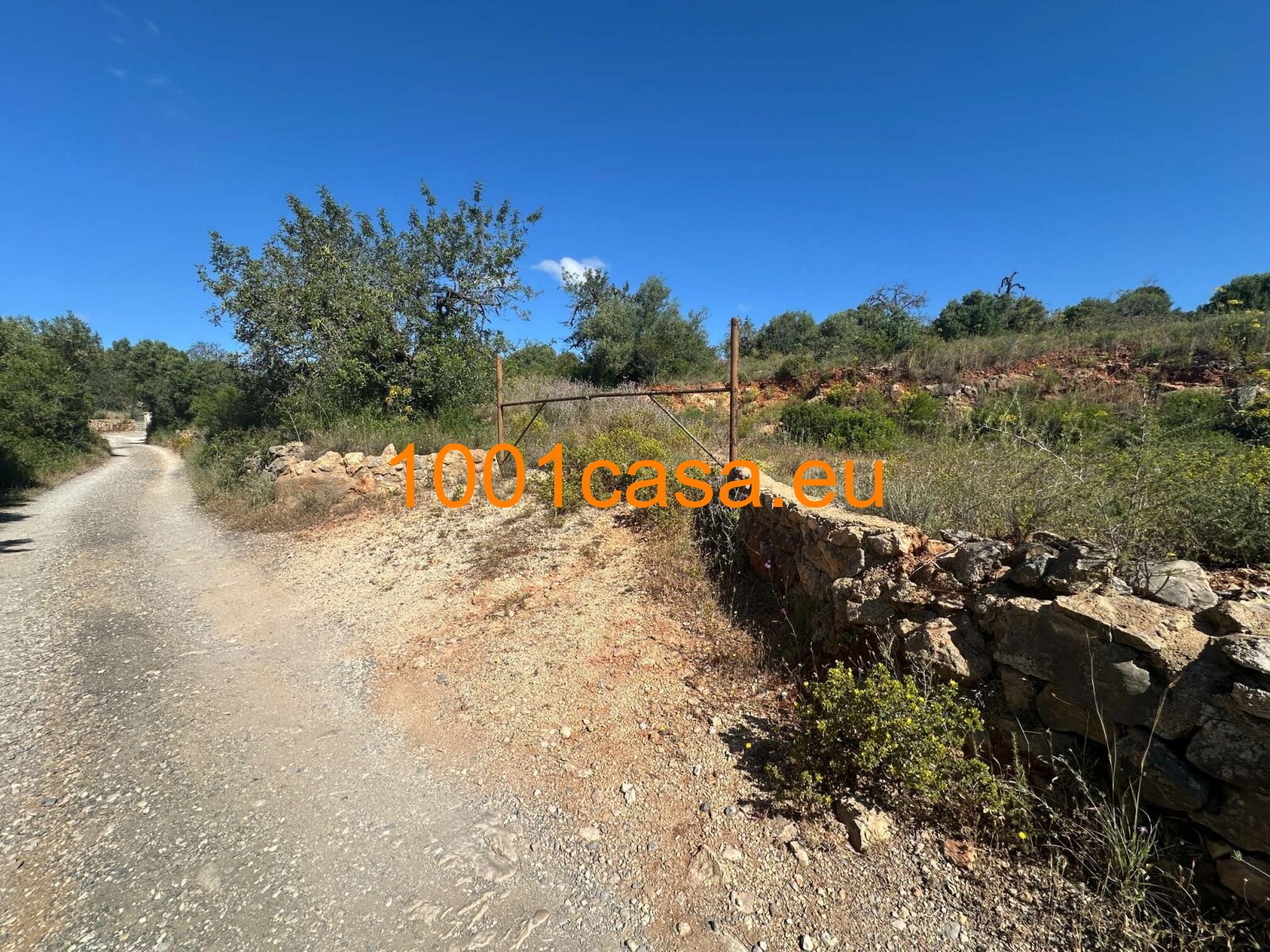 Algarve: Qualifiziertes Baugrundstück am Stadtrand von Olhao