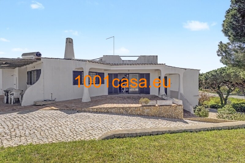 Algarve Exklusive 3-Zimmer-Villa auf ca.1ha in Almancil - Privatsphäre mit Pool & Komfort