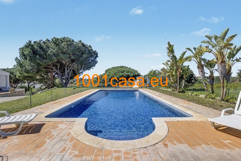 Algarve Exklusive 3-Zimmer-Villa auf ca.1ha in Almancil - Privatsphäre mit Pool & Komfort