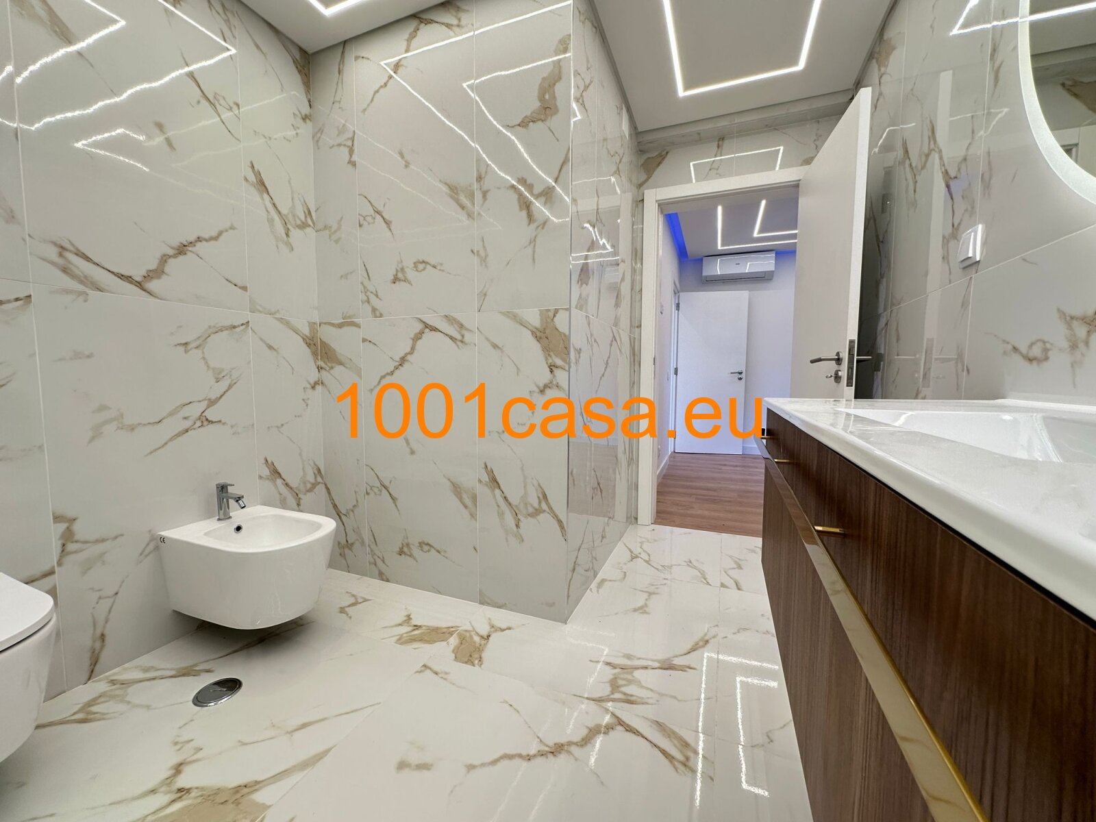 Exklusives Wohnen am Atlantik: Modernes 2 SZ Apartment direkt am Strand zu verkaufen