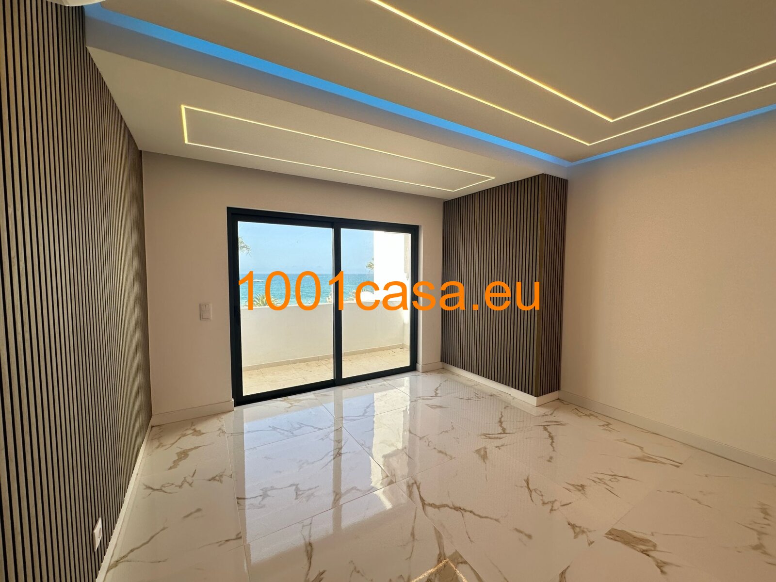 Exklusives Wohnen am Atlantik: Modernes 2 SZ Apartment direkt am Strand zu verkaufen
