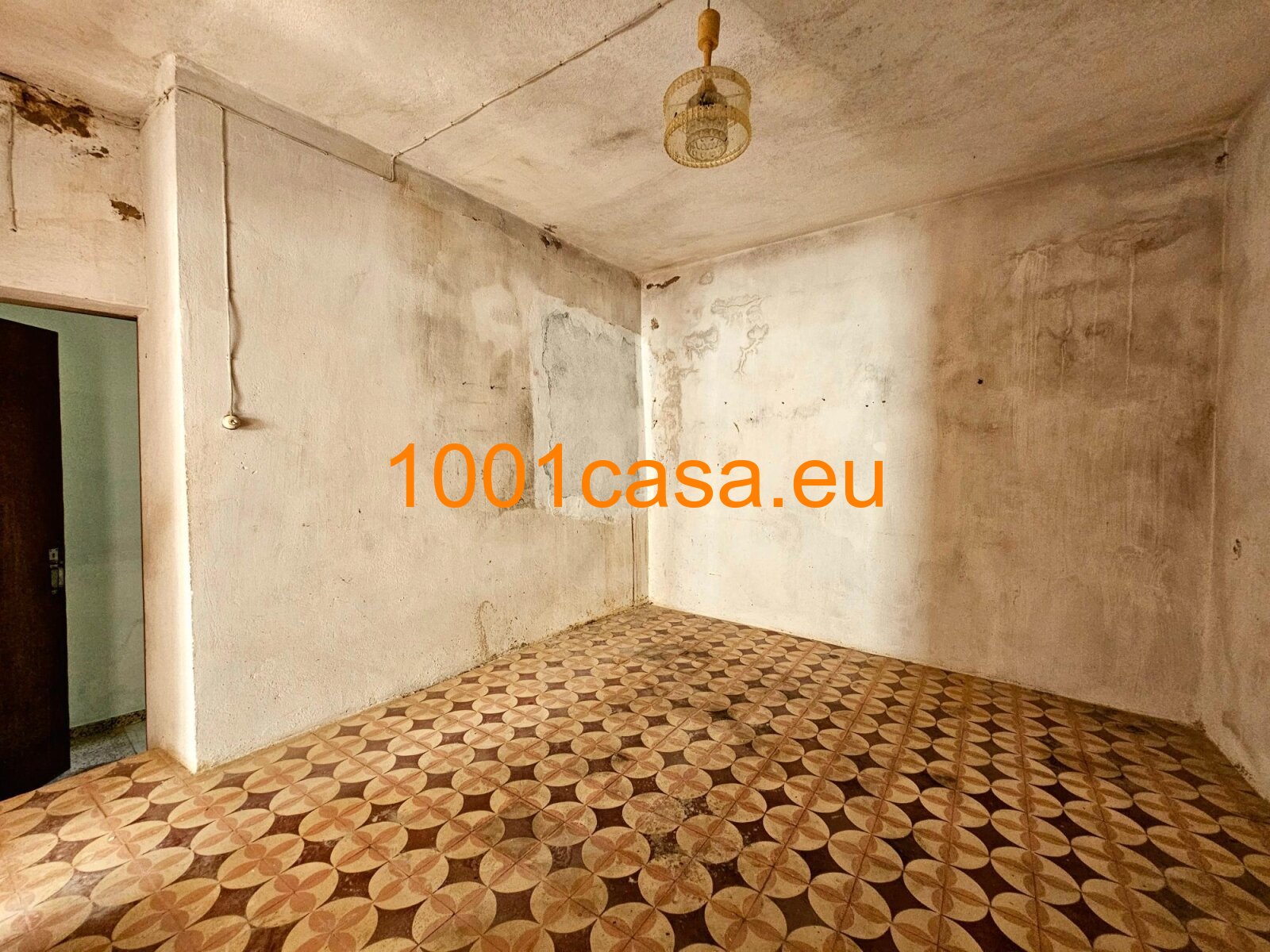 Algarve - Stadthaus in Estoi zum renovieren zu verkaufen