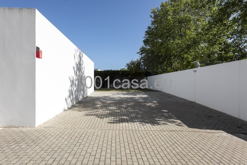 Modernes Design trifft Küstennähe: Luxus-Refugium nahe Praia do Vau mit solarbeheiztem Pool