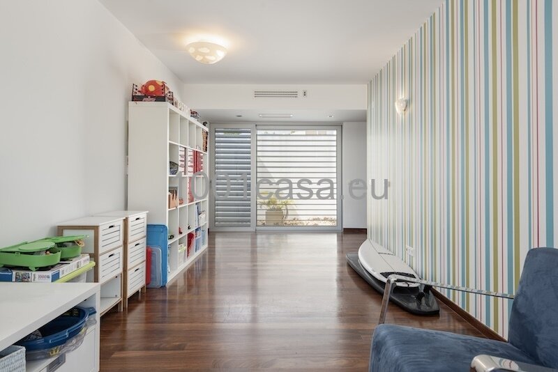 Modernes Design trifft Küstennähe: Luxus-Refugium nahe Praia do Vau mit solarbeheiztem Pool