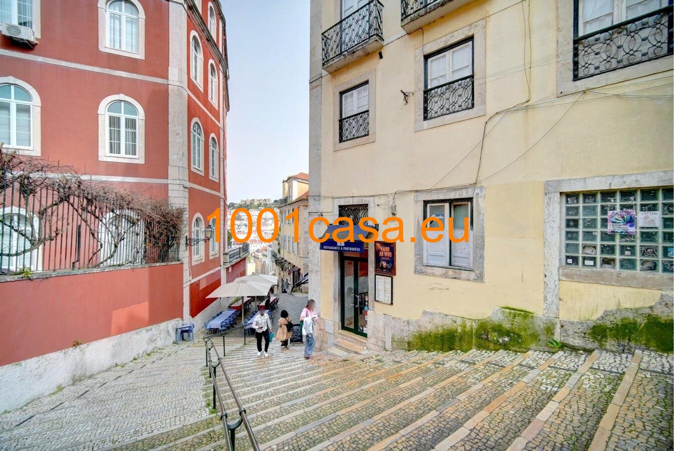 Exklusive DG Wohnung über den Dächern von Lissabon – Design-Juwel im historischen Herzen