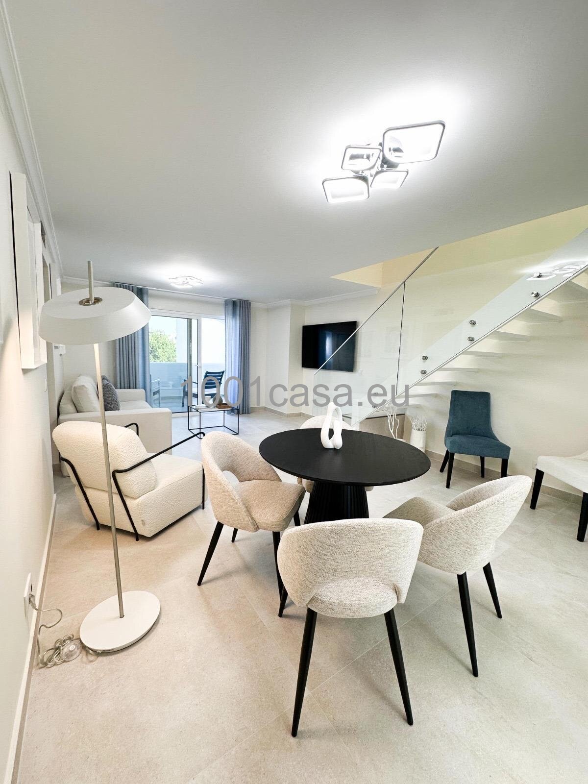 Komplett renoviertes 2+1 SZ Duplex-Apartment in exklusiver Anlage – Vilamoura