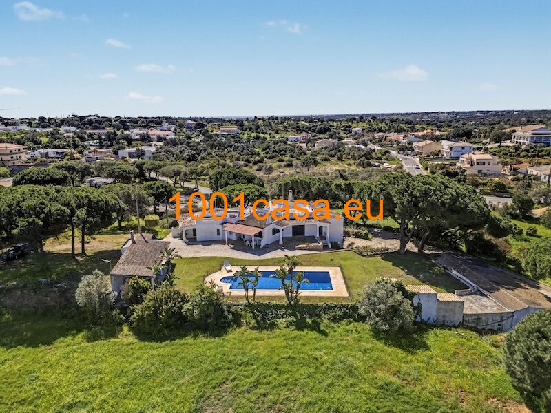 Algarve Exklusive 3-Zimmer-Villa auf ca.1ha in Almancil - Privatsphäre mit Pool & Komfort