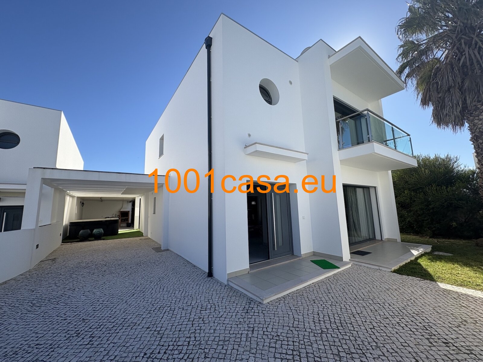 Moderne Villa mit Pool in Strandnähe an der Silberküste zu verkaufen