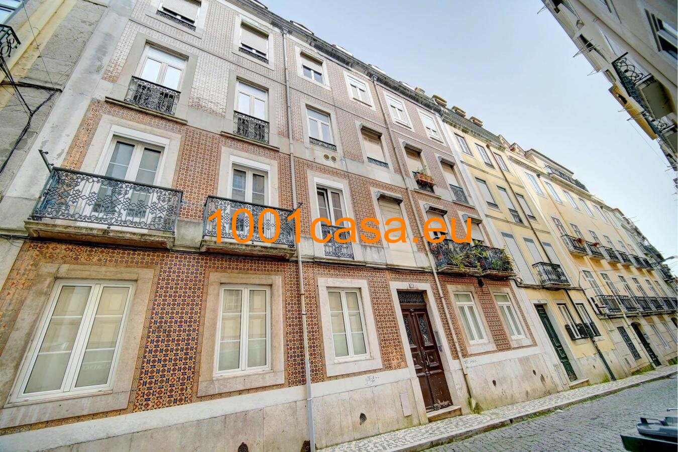 Exklusive DG Wohnung über den Dächern von Lissabon – Design-Juwel im historischen Herzen