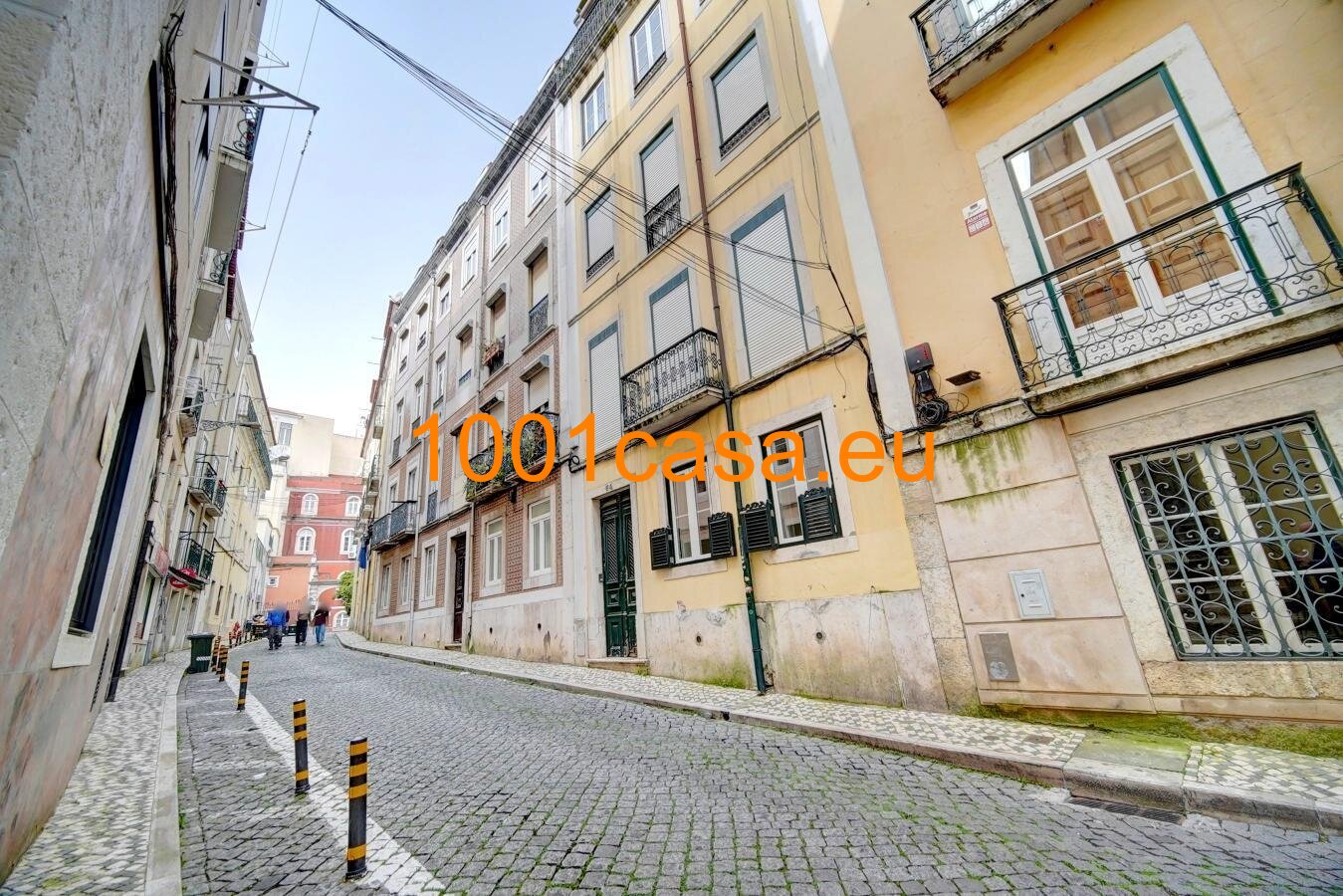 Exklusive DG Wohnung über den Dächern von Lissabon – Design-Juwel im historischen Herzen