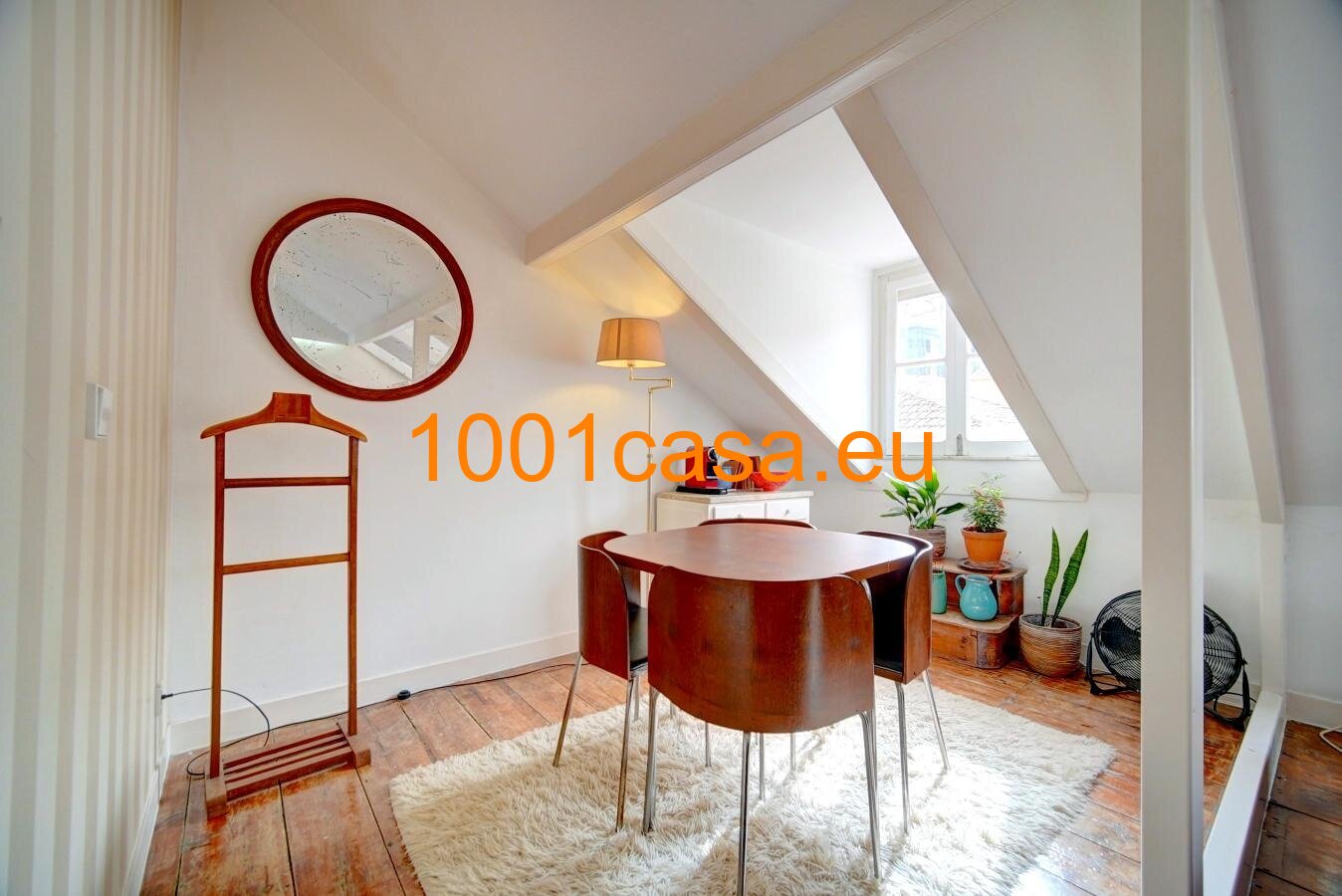 Exklusive DG Wohnung über den Dächern von Lissabon – Design-Juwel im historischen Herzen