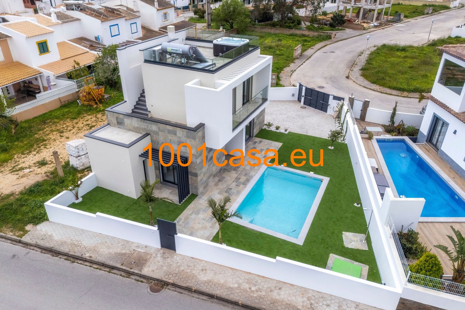 Neubau 2025 - Moderne Villa in Armação de Pêra