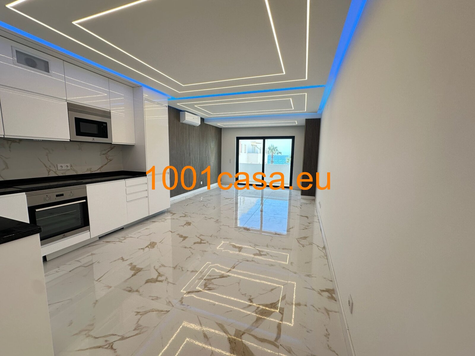 Exklusives Wohnen am Atlantik: Modernes 2 SZ Apartment direkt am Strand zu verkaufen