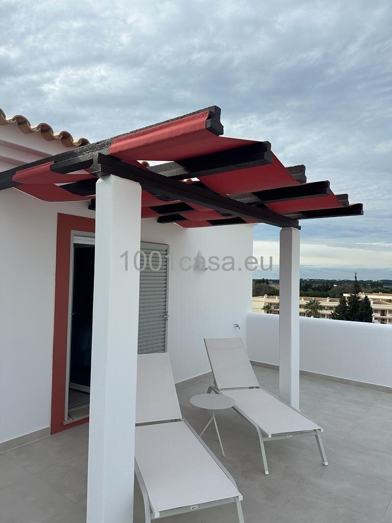 Komplett renoviertes 2+1 SZ Duplex-Apartment in exklusiver Anlage – Vilamoura