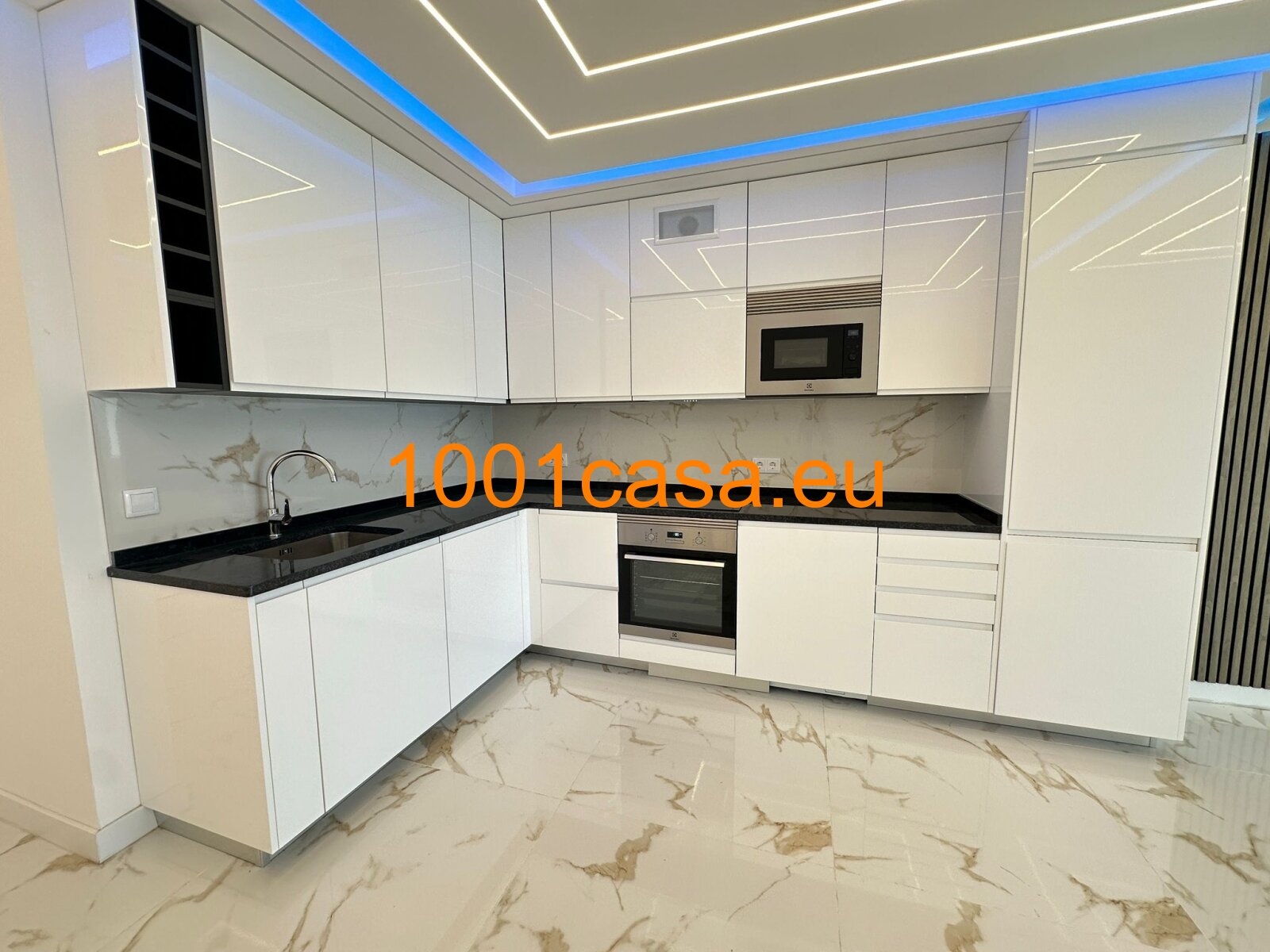 Exklusives Wohnen am Atlantik: Modernes 2 SZ Apartment direkt am Strand zu verkaufen