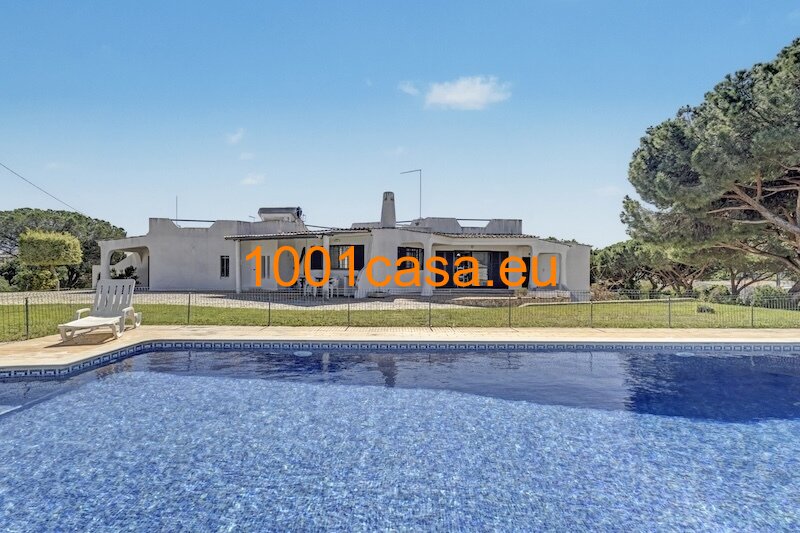 Algarve Exklusive 3-Zimmer-Villa auf ca.1ha in Almancil - Privatsphäre mit Pool & Komfort
