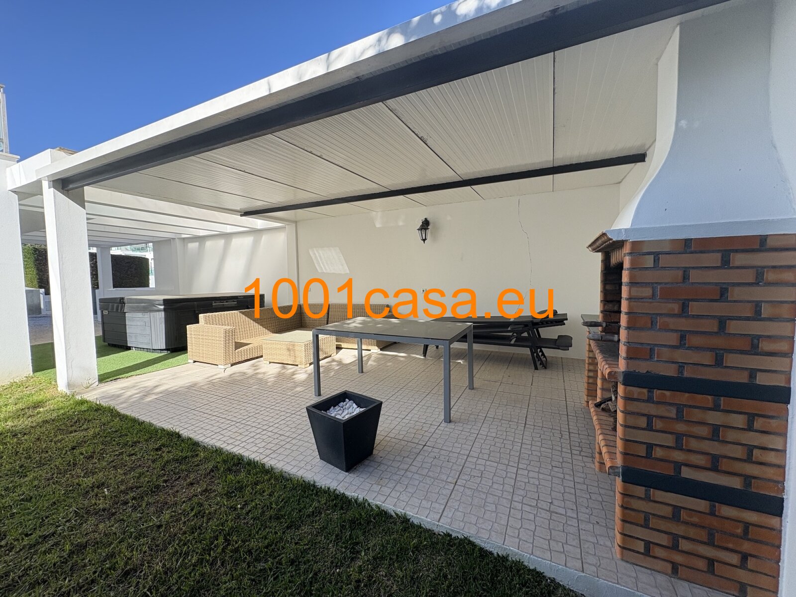 Moderne Villa mit Pool in Strandnähe an der Silberküste zu verkaufen
