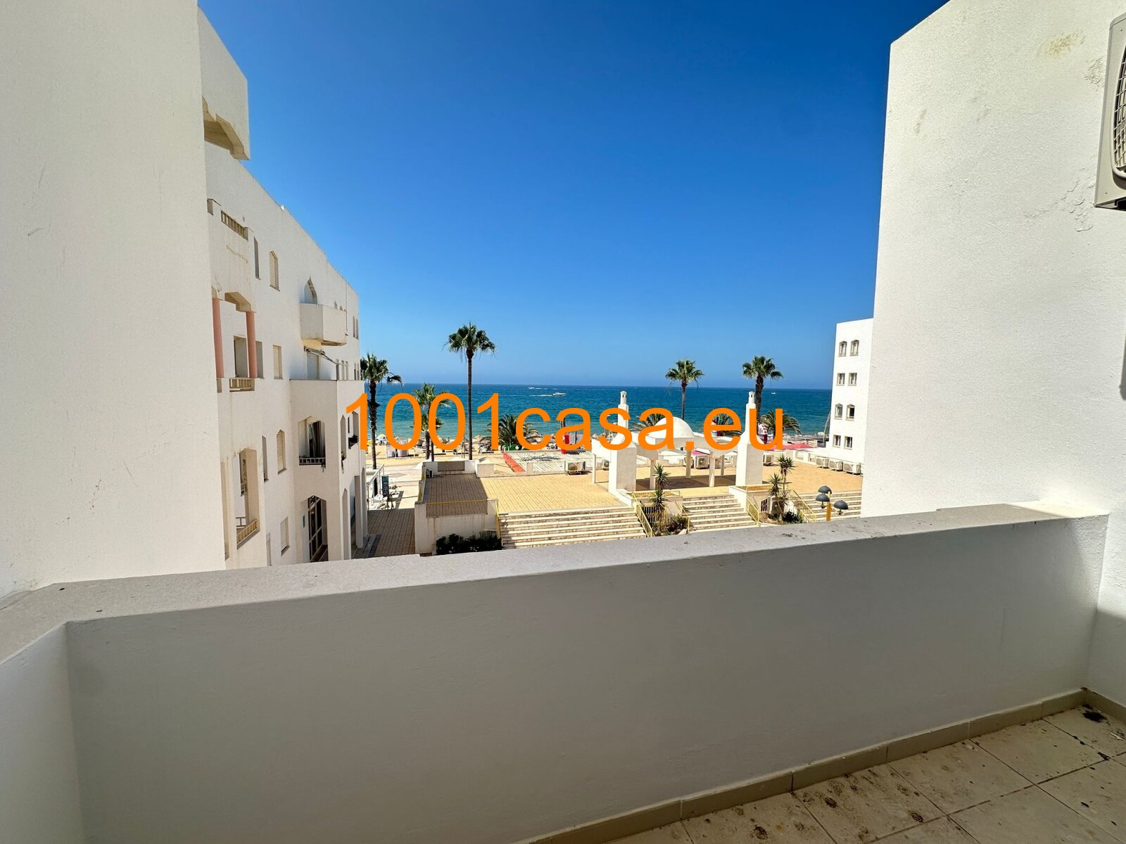 Exklusives Wohnen am Atlantik: Modernes 2 SZ Apartment direkt am Strand zu verkaufen
