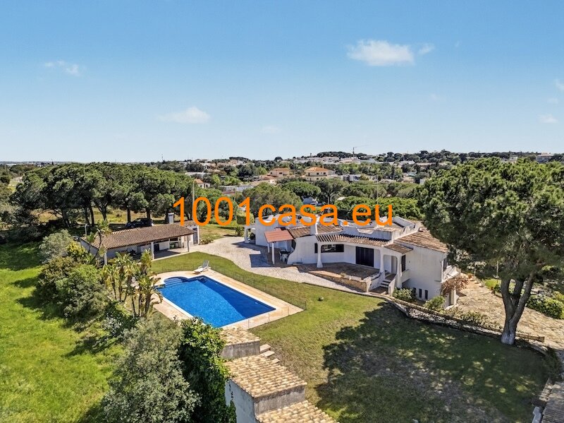Algarve Exklusive 3-Zimmer-Villa auf ca.1ha in Almancil - Privatsphäre mit Pool & Komfort