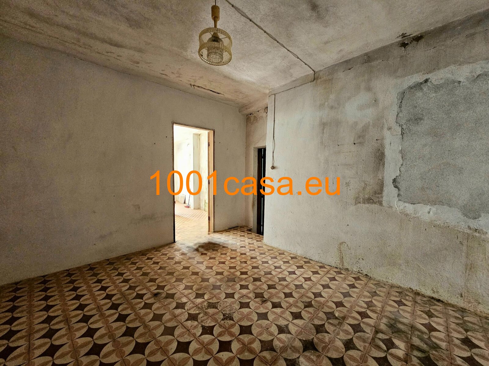Algarve - Stadthaus in Estoi zum renovieren zu verkaufen