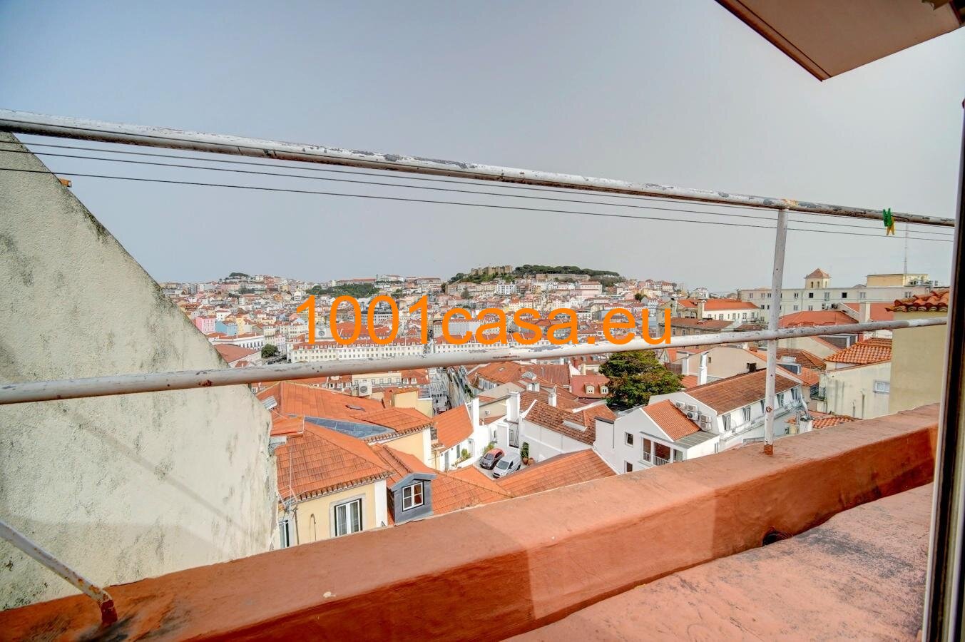Exklusive DG Wohnung über den Dächern von Lissabon – Design-Juwel im historischen Herzen